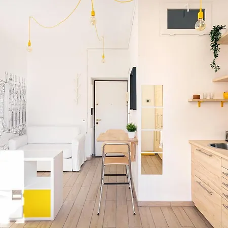 A Yellow Touch - Modern In Isola Milano