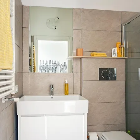 A Yellow Touch - Modern In Isola * Mailand